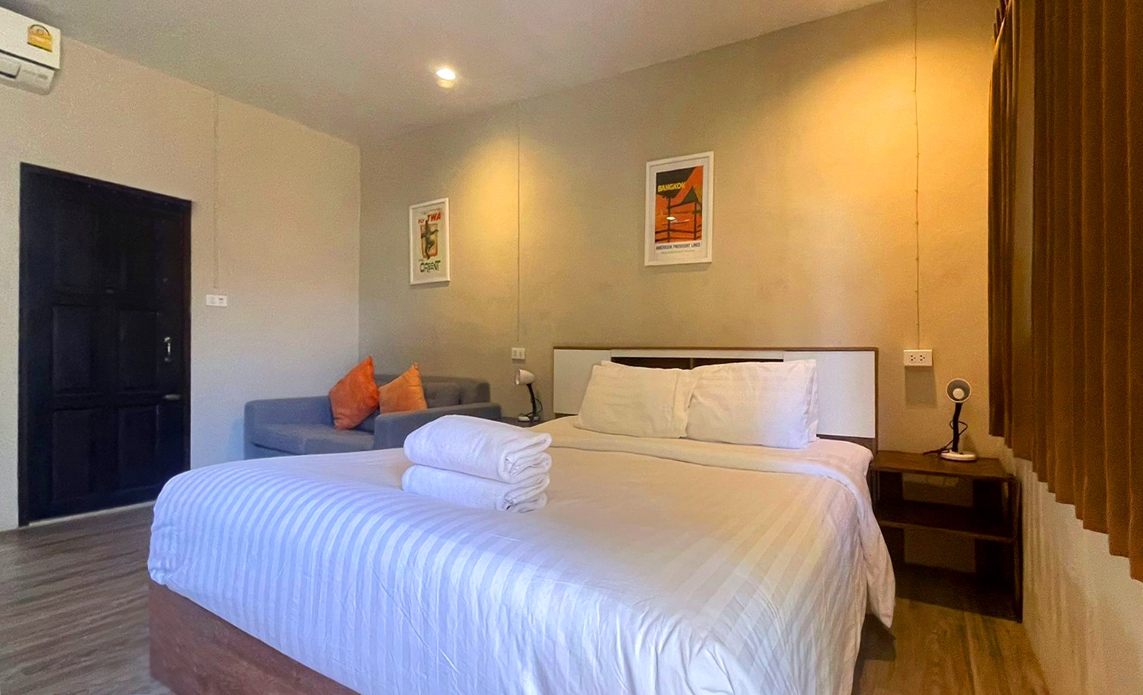King room with a sofa and bedside lighting
