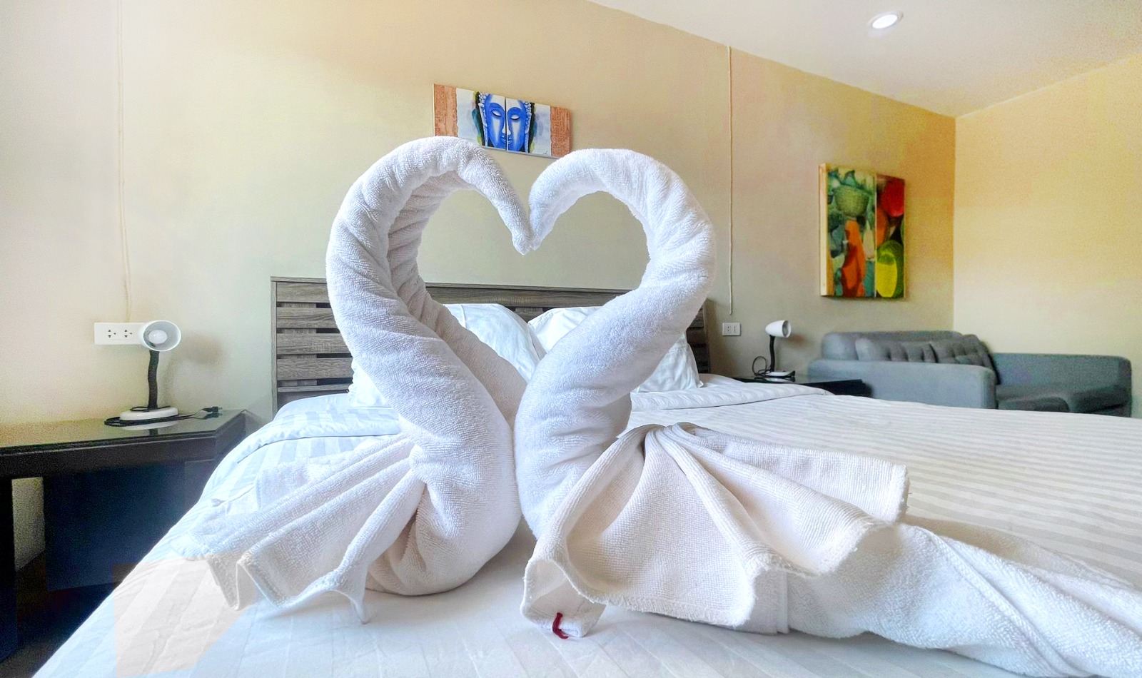 A warm welcome prepared in a New Breakers Hotel room