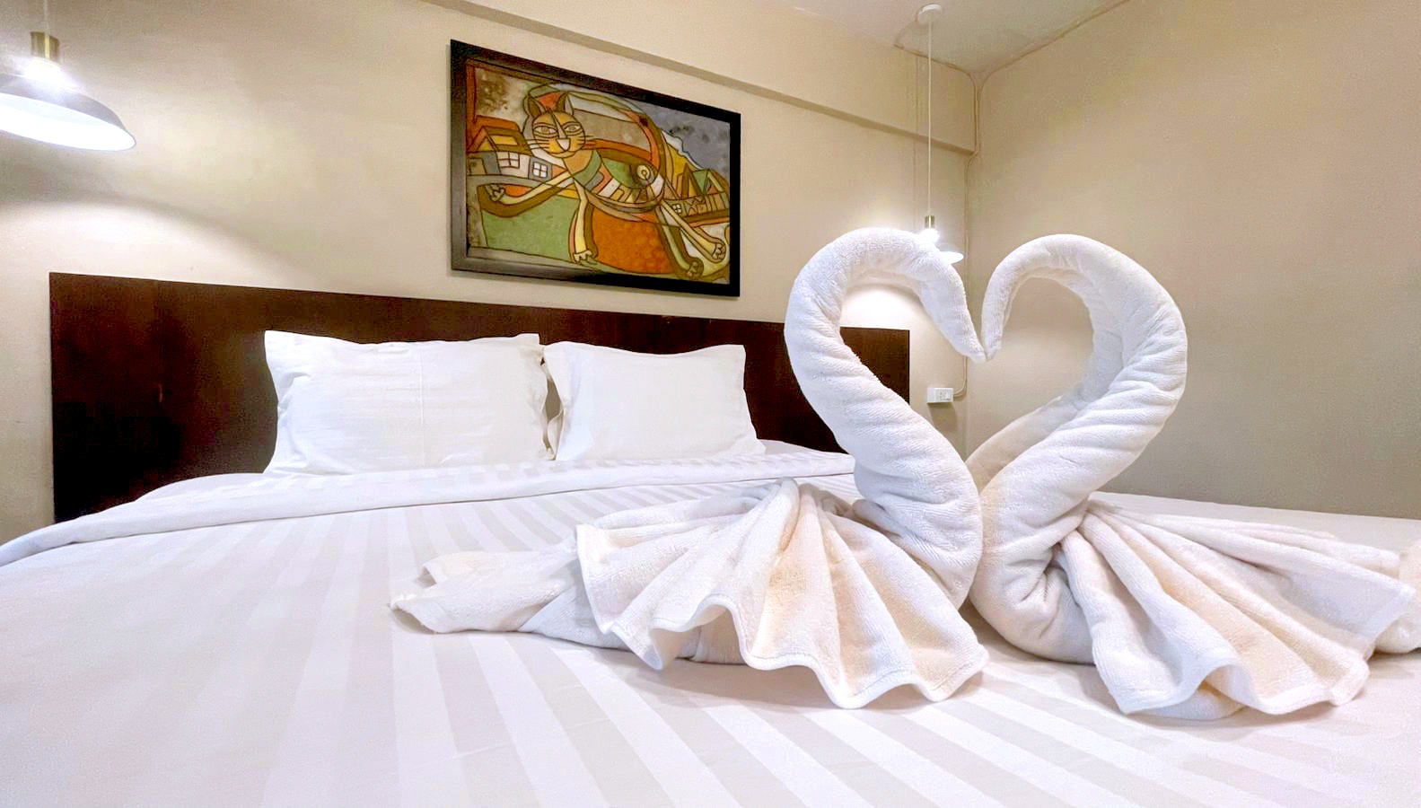 Suite king bed with towel swans